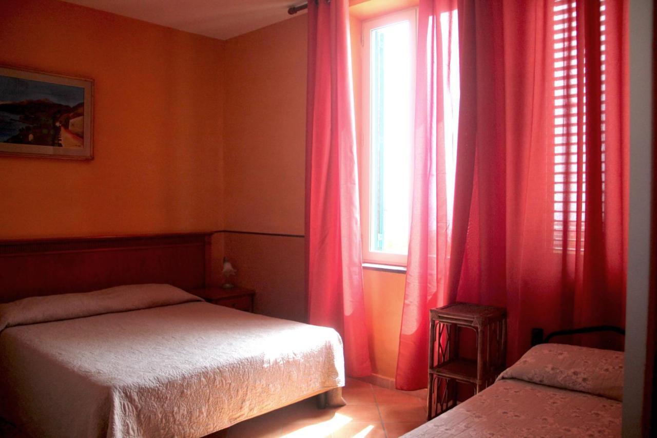 Villino Gregoraci Relais Bed and Breakfast Santa Marinella Eksteriør billede