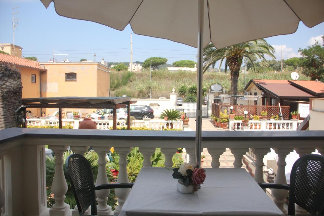 Villino Gregoraci Relais Bed and Breakfast Santa Marinella Eksteriør billede
